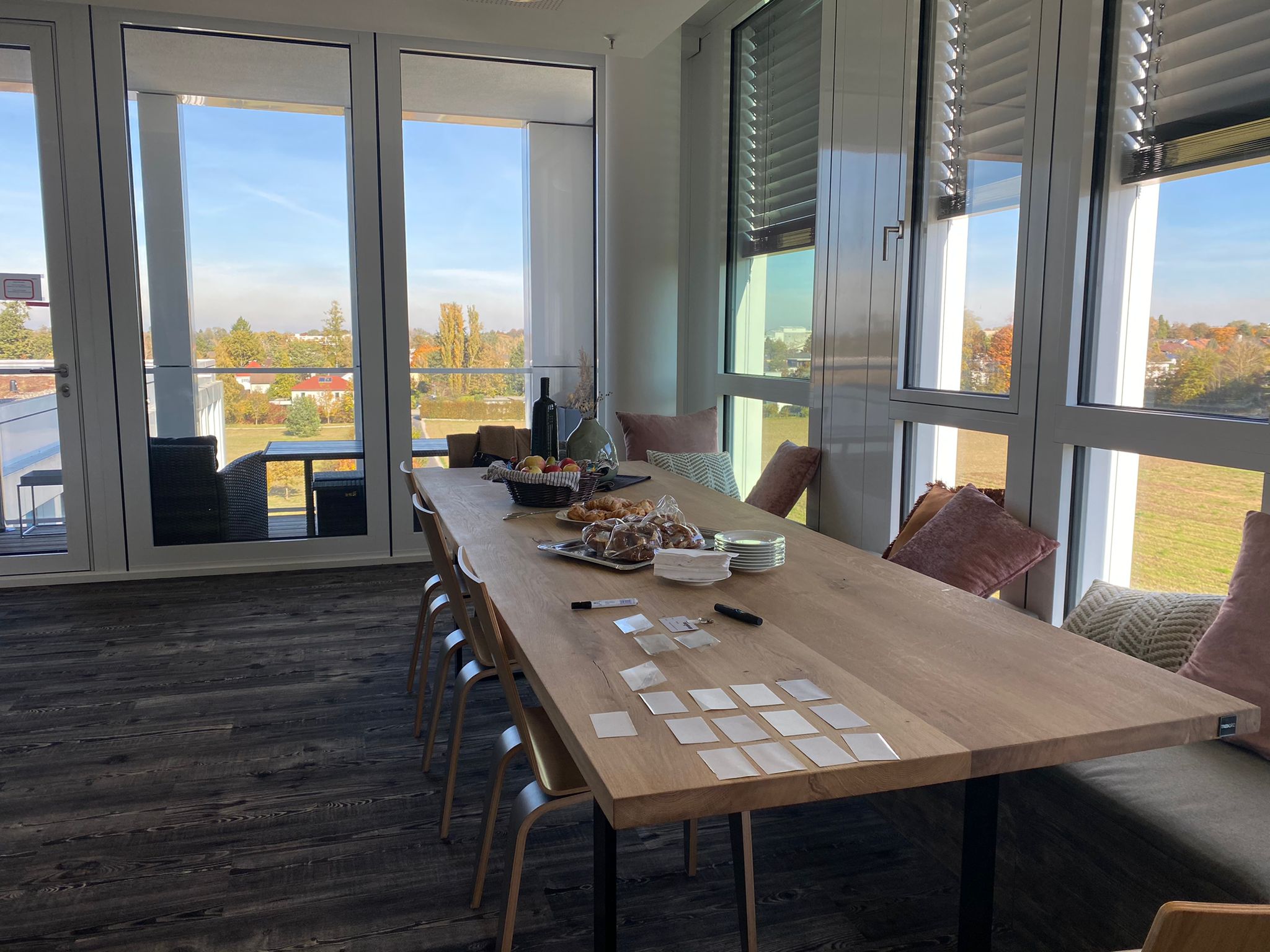 IDnow Creates Cozy Office Spaces to Reunite Teams After 2 Year Pandemic interior design and furniture — image 3