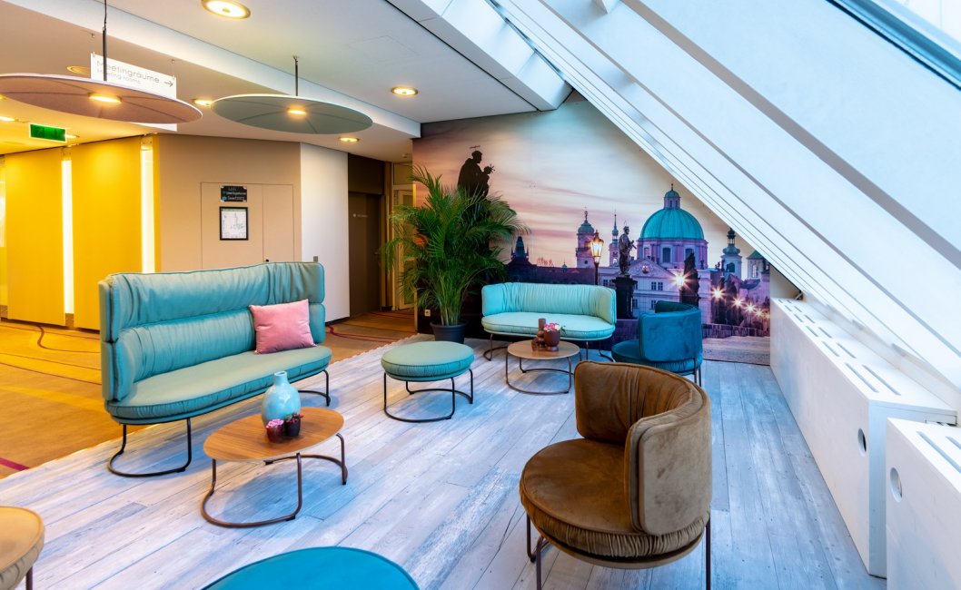 Furniture and acoustic solutions at Smartvillage Munich